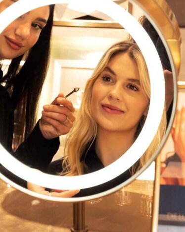 DOUGLAS Beauty Expert explains make up product to customer in store