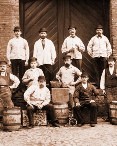 Photo from 1821 showing the DOUGLAS founder and his family